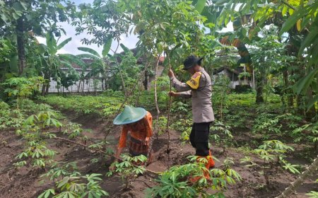 Bhabinkamtibmas Desa Mojopurno Dorong Warga Manfaatkan Pekarangan untuk Dukung Ketahanan Pangan